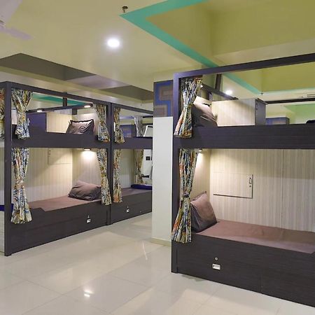 In & Out Dormitory Ahmedabad Esterno foto