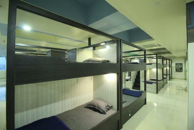 In & Out Dormitory Ahmedabad Esterno foto