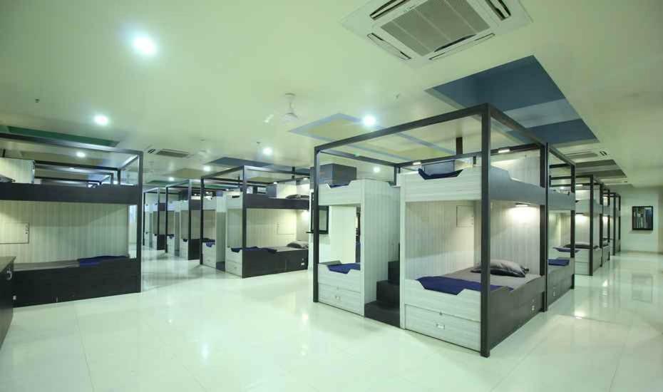 In & Out Dormitory Ahmedabad Esterno foto
