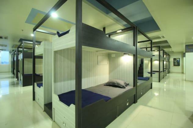 In & Out Dormitory Ahmedabad Esterno foto